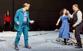 Minkyung Kim (Marie, ganz links), Daniel Fiolka (Richard), Vero Miller (Anna), Martin Berner (Karl). Foto: Nik Schölzel