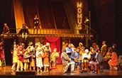 Giacomo Puccini, „La Bohème“, Musiktheater im Revier Gelsenkirchen mit Ensemble, Chor, Extrachor, Kinderchor und Statisterie des MiR. Foto: Pedro Malinowski