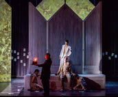 Tournemire, „Le petit pauvre d’Assise“ mit Jean-Baptist Mouret, Michael Burow-Geier, David Pichlmaier, Markus Francke und der Statisterie des Theaters Ulm. Foto: Jochen Quast.