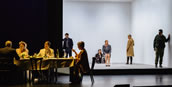 Kaija Saariaho, „Innocence“, am Staatstheater Nürnberg mit (von links) Taras Konoshchenko, Julia Grüter, Martin Platz, Chloë Morgan sowie im Hintergrund Manuel Ried, Lou Denès, Fredrika Brillembourg, Caroline Ottocan und Emanoel Velozo. Foto: Bettina Stoes