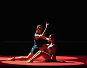 Tänzerin Charlotte Kragh bei FAST FORWARD in „Annonciation“ von Angelin Preljocaj. Foto: Kiran West