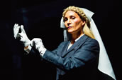 Philipp Krebs, „Zornfried“ im Interim des Staatstheaters Kassel mit Maren Engelhardt als Wilhelmine Freifrau von Schierling. Foto: Sylwester Pawliczek