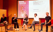 Round Table „Oper inszenieren – für alle?“ mit (von links) Andrea Raabe (Rektorin HfMT Köln), Gabriele Rech (Professorin für szenischen Unterricht), Katharina Schellenberg (Landestheater Detmold), Viktor Rud (Gesangsprofessor), Arnold Jacobshagen (Moderation). Foto: Rainer Nonnenmann